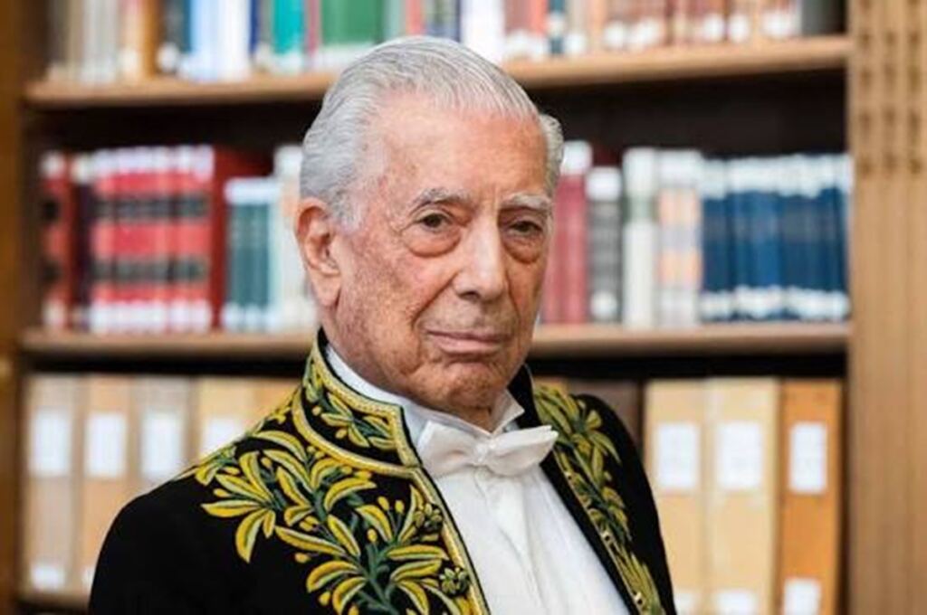 En la foto, Mario Vargas Llosa
