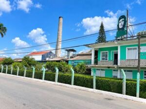 En la foto, El central Tinguaro, en Cuba