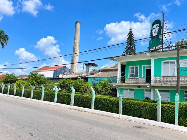 En la foto, El central Tinguaro, en Cuba