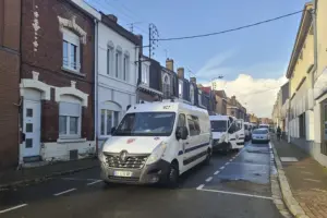 En la foto, Furgones de la gendarmería francesa