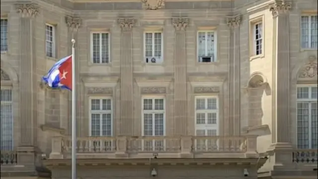En la foto, la embajada de EEUU en Washington