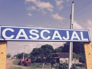 En la foto, cartel en la Carretera Central que anuncia que los vehículo llegaron a Cascajal