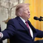 Inicio 5 En la foto, El presidente de EE.UU., Donald Trump, este miércoles durante la celebración del Mes de la Herencia Hispana en el Salón Este de la Casa Blanca, en Washington