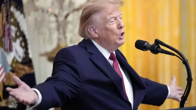 En la foto, El presidente de EE.UU., Donald Trump, este miércoles durante la celebración del Mes de la Herencia Hispana en el Salón Este de la Casa Blanca, en Washington