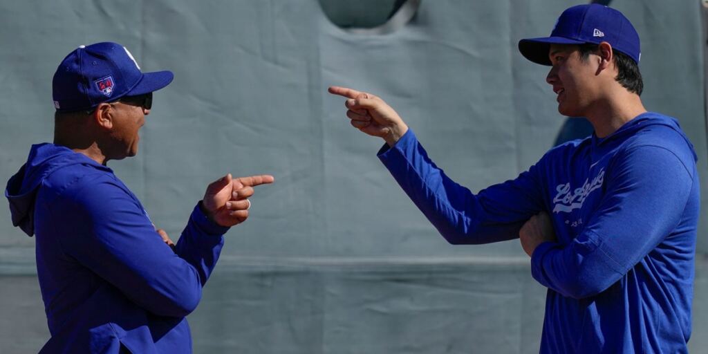 Inicio 22 En la foto, Dave Roberts y Shohei Ohtani