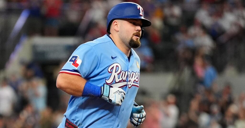 Jake Burger conecta 2 jonrones y Rangers vencen a Rays para dividir serie 8 En la foto, Jake Burger