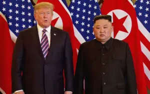 En la foto, el presidente de EE.UU., Donald Trump (i), y el líder norcoreano, Kim Jong-un