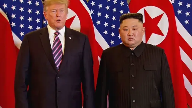 En la foto, el presidente de EE.UU., Donald Trump (i), y el líder norcoreano, Kim Jong-un