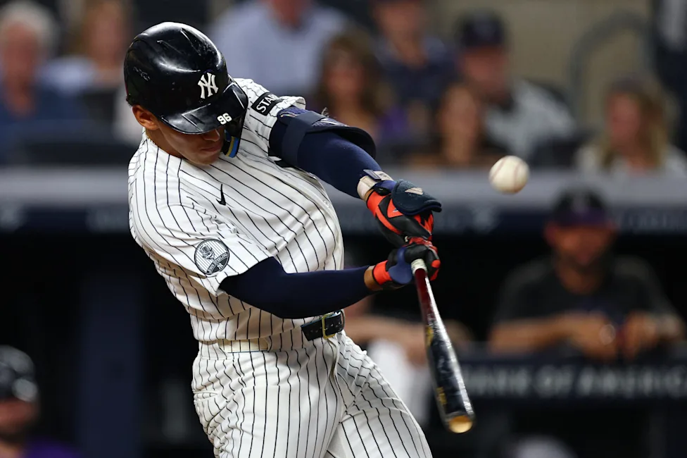 Grand slam del novato George Lombard Jr. asegura el triunfo de Yankees y la serie 4 En la foto, George Lombard Jr.