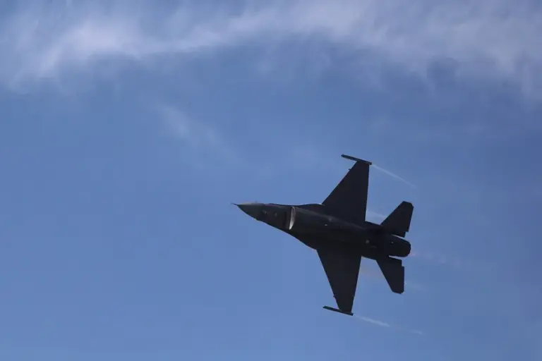 En la foto, un avión 'Viper Demo Team' de la Fuerza Aérea de Estados Unidos
