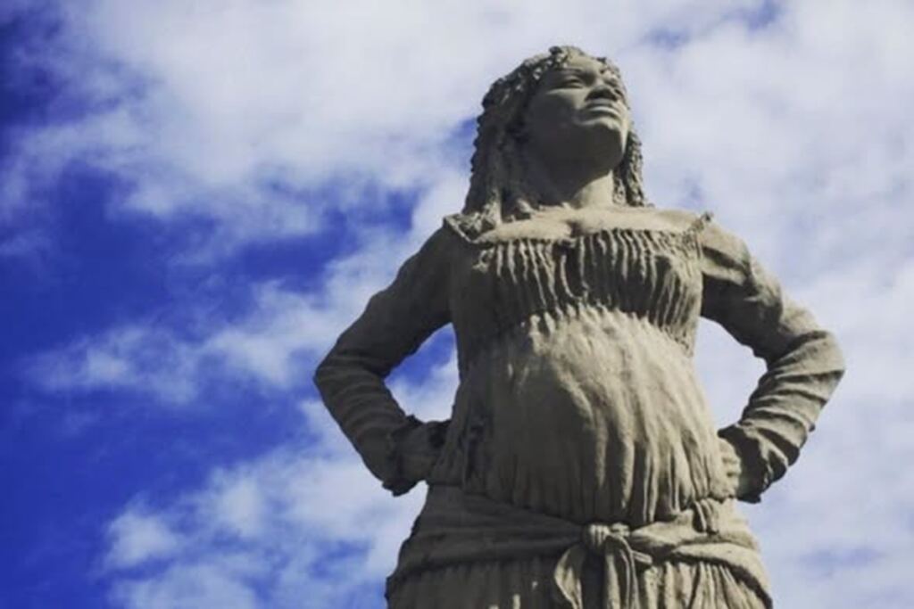 En la foto, estatua a Solitude en Les Abymes, Guadalupe