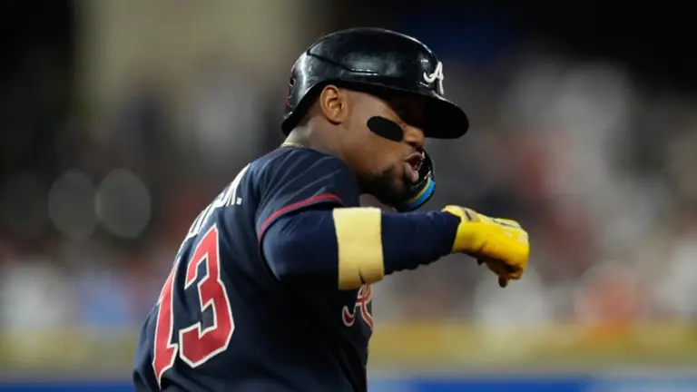 Grand slam de Acuña Jr. guía a Braves a triunfo y saca a Astros de liderato de división 1 En la foto, Ronald Acuña Jr.