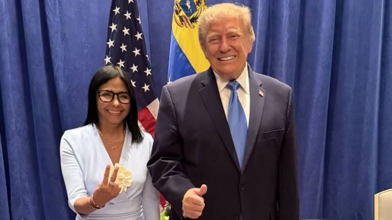 En la foto, Delcy Rodríguez y Donald Trump