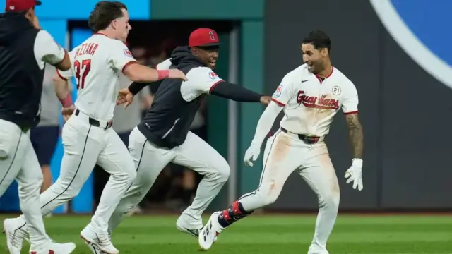 Rocchio pega doble de 2 carreras en la 9na y Guardians deja tendido a White Sox