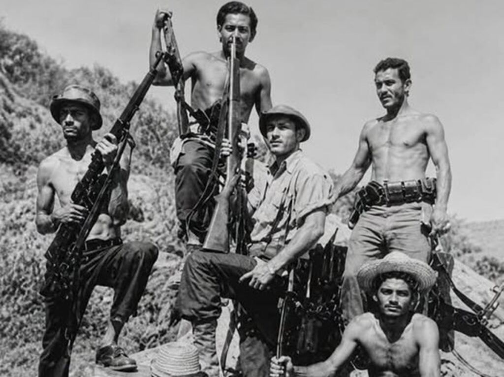 En la foto, jóvenes alzados en el Escambray