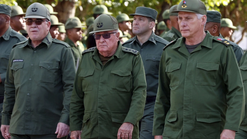 En la foto, el miedo en la cúpula castrista motiva el intento de apertura
