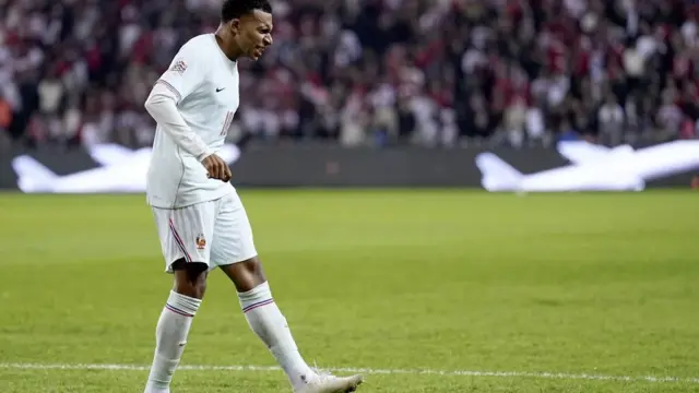 En la foto, El jugador de fútbol francés Kylian Mbappe durante el partido contra Turquía por la Liga de Naciones