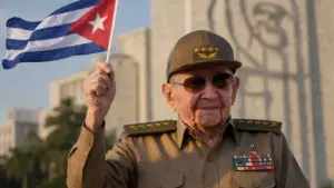 En la foto, Raúl Castro