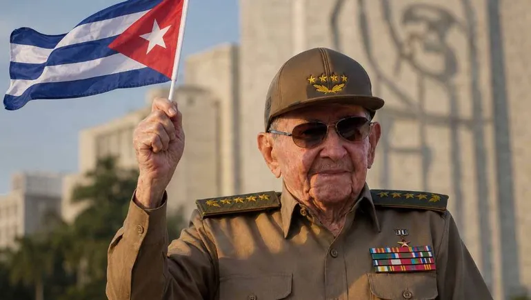 En la foto, Raúl Castro
