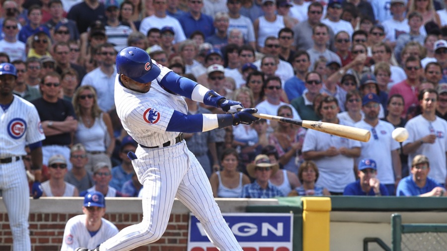 Mark McGwire rompe el récord de Roger Maris y Sammy Sosa protagoniza el histórico abrazo 2 Mark McGwire rompe el récord de Roger Maris y Sammy Sosa protagoniza el histórico abrazo