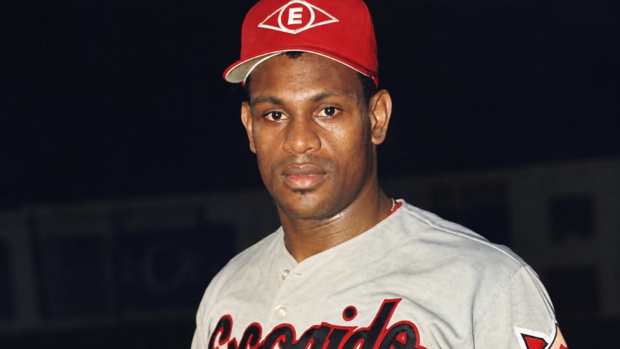Mark McGwire rompe el récord de Roger Maris y Sammy Sosa protagoniza el histórico abrazo 3 Mark McGwire rompe el récord de Roger Maris y Sammy Sosa protagoniza el histórico abrazo