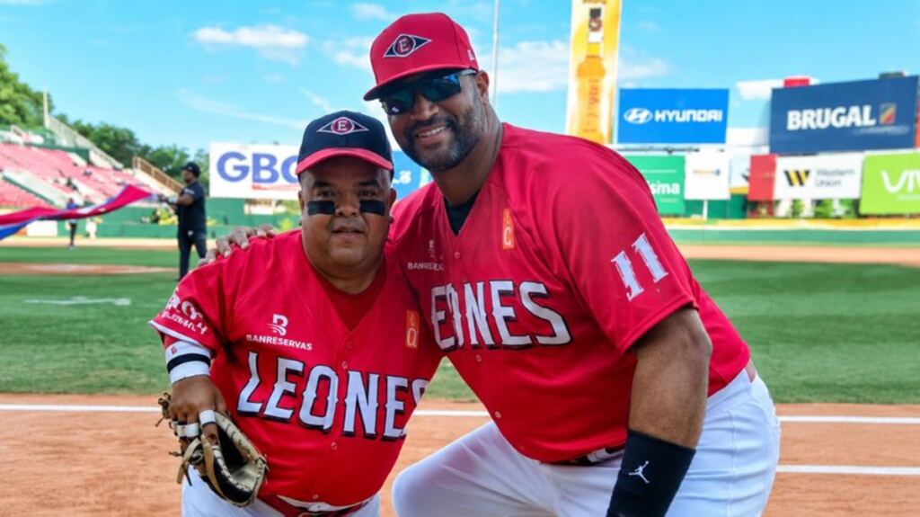 Inicio 21 En la foto, Chevale y Albert Pujols