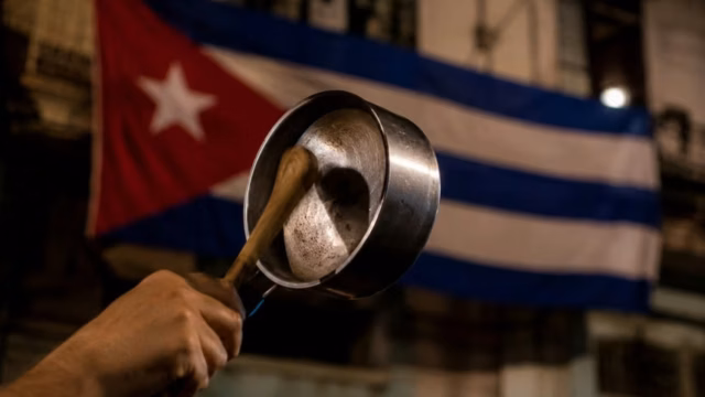 Vecinos de Mariana de la Torre salen a la calle por nuevos apagones en Santiago de Cuba