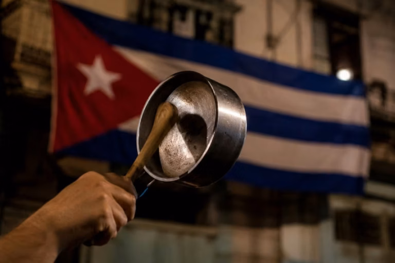 Vecinos de Mariana de la Torre salen a la calle por nuevos apagones en Santiago de Cuba 1 Vecinos de Mariana de la Torre salen a la calle por nuevos apagones en Santiago de Cuba