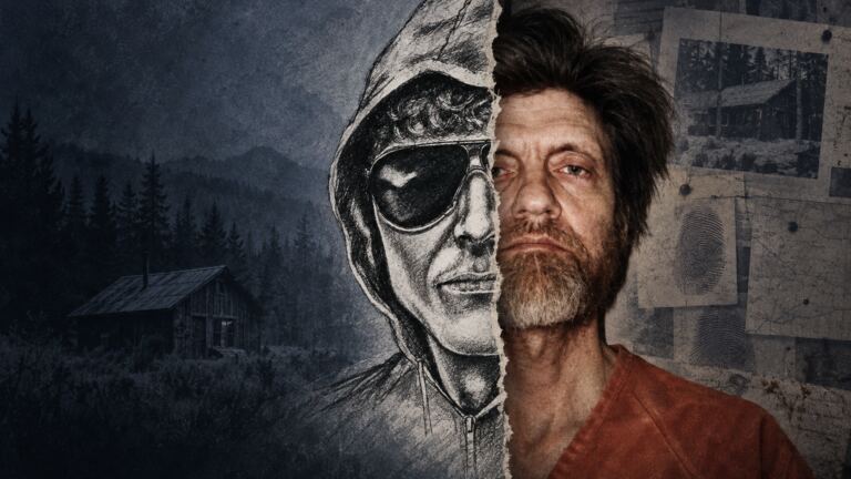 La historia real del Unabomber: película y serie frente a los hechos 1 Ilustración editorial de Ted Kaczynski, con un retrato policial y un dibujo de búsqueda del FBI frente a una cabaña de Montana