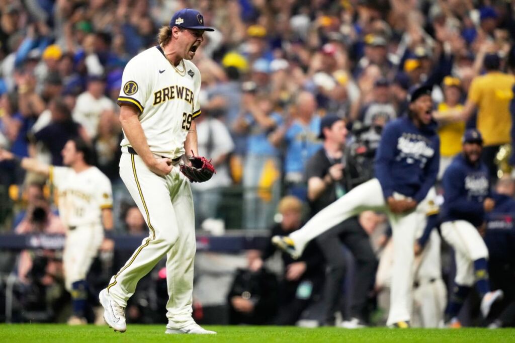 En la foto, Milwaukee da primero en la Serie Mundial