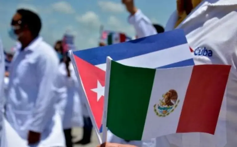 En la foto, édicos cubanos en