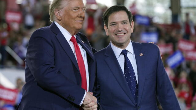 En la foto, Trump y Marco Rubio
