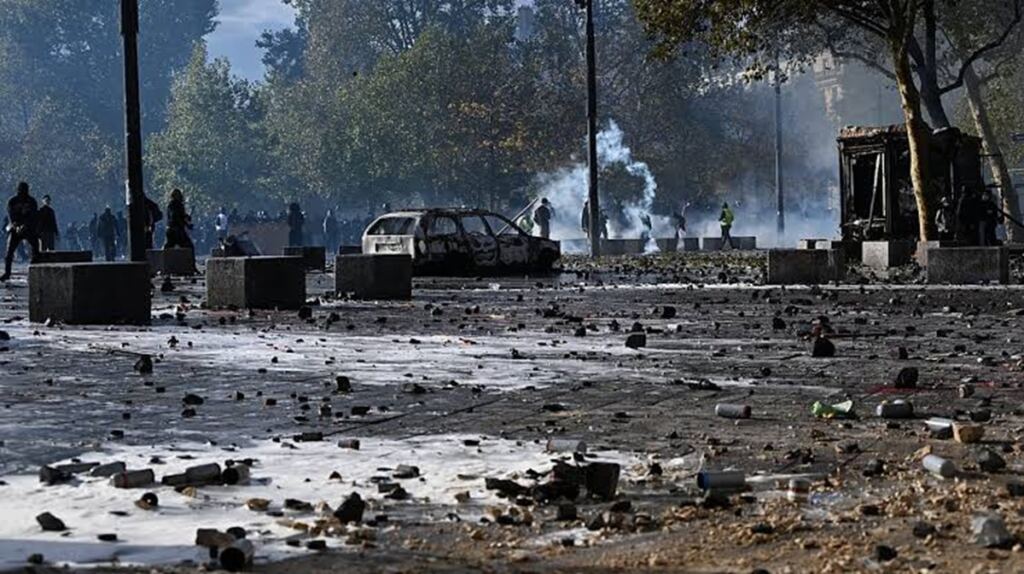 En la foto, destrucción en Francia