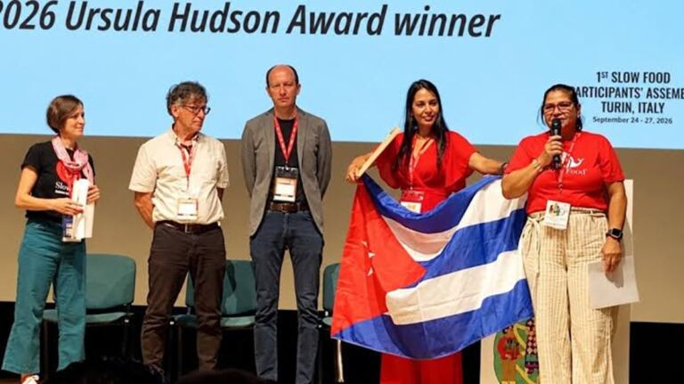 El premio en el escenario, el hambre en la mesa 4 En la foto, momento de la premiación