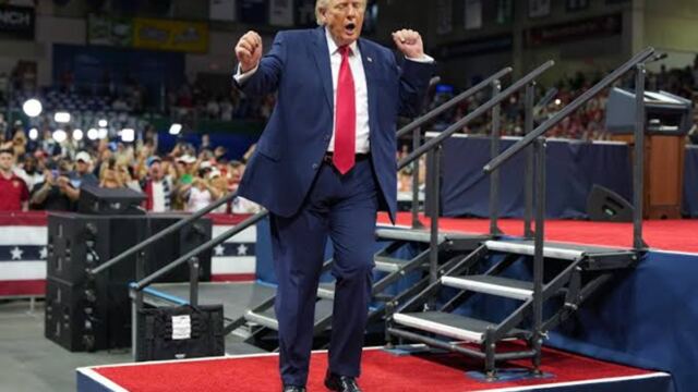 Trump reaviva presión sobre Cuba tras Irán en mitin de Florida 1 En la foto, el presidente Donald Trump, en un mitin de campaña en Fort Myers, Florida