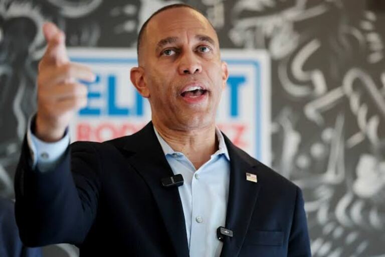Jeffries desembarca en Miami y pone a Salazar en la mira 1 En la foto, Hakeem Jeffries