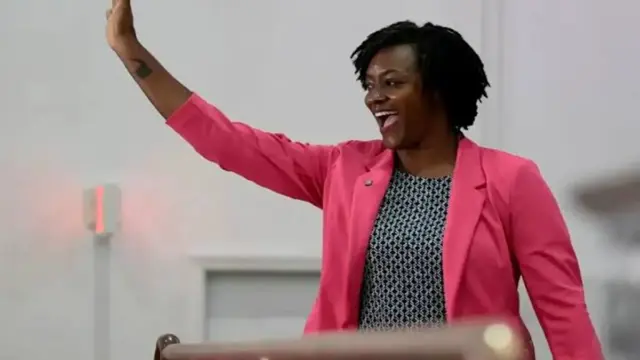 En la foto, La candidata demócrata al Senado por Florida, Angie Nixon