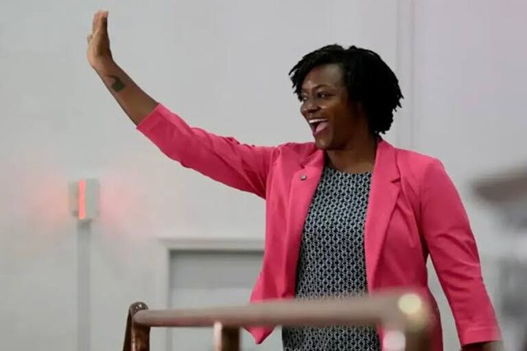 Angie Nixon evita confirmar dictadura en Cuba 1 En la foto, La candidata demócrata al Senado por Florida, Angie Nixon