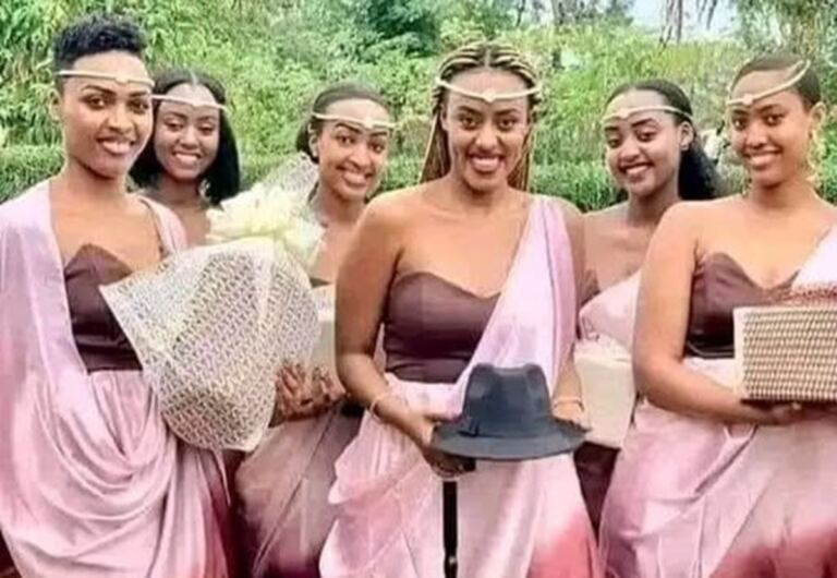 La tía que enseñaba a querer 1 En la foto, novias ugandesas
