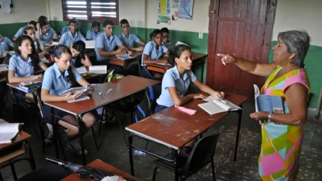 Denuncian que autoridades de Marianao involucran a estudiantes de preuniversitario en la identificación de sistemas solares