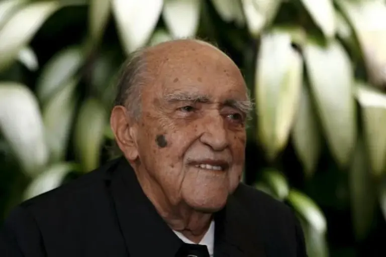 En la foto, El arquitecto brasileño Oscar Niemeyer