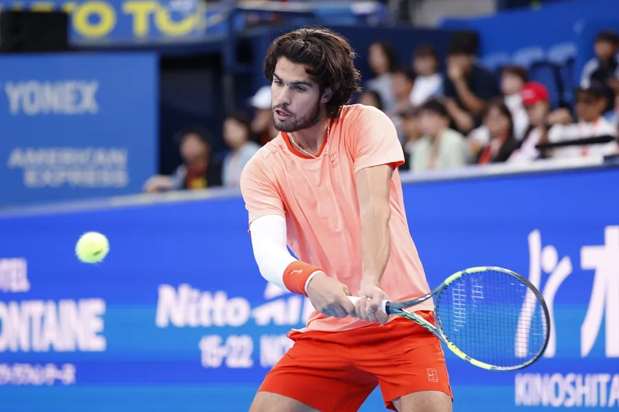 En la foto, El tenista Carlos Alcaraz, durante el partido de hoy contra Jaume Munar , en el torneo de tenis de Tokio