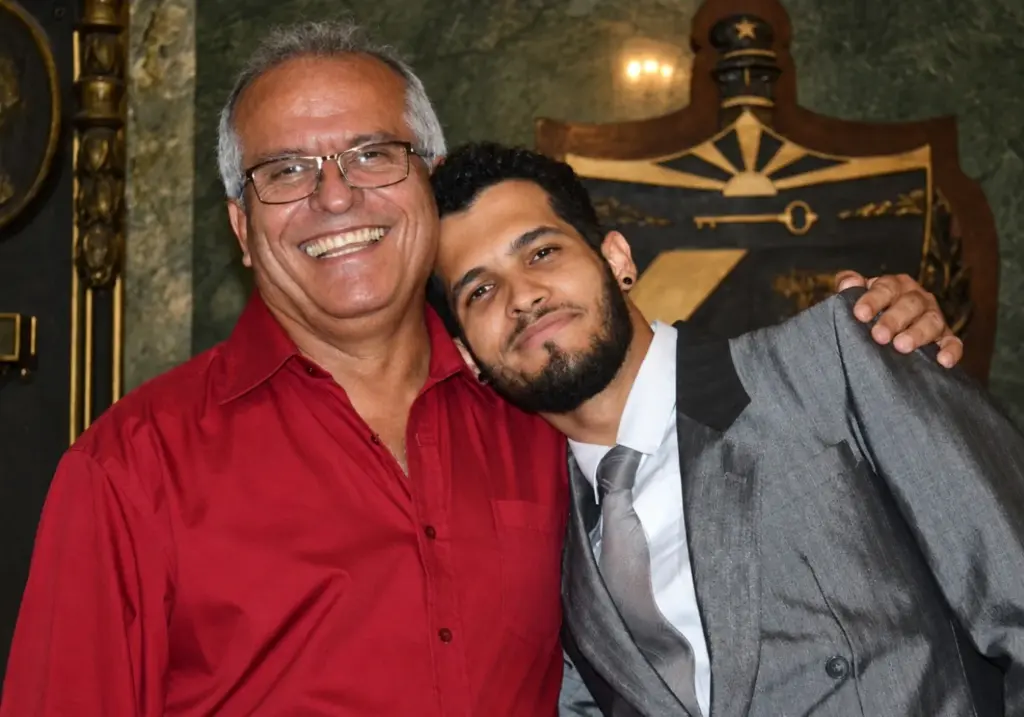 En la foto, el fiscal Fernando Sera Planas y su hijo