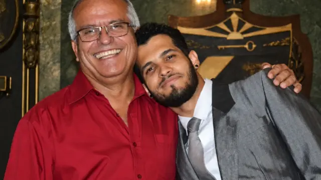 En la foto, el fiscal Fernando Sera Planas y su hijo