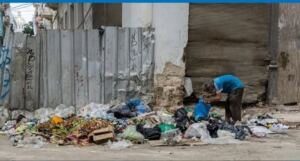 En la foto, un mendigo en Cuba