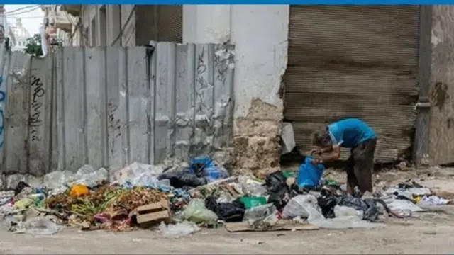 En la foto, un mendigo en Cuba