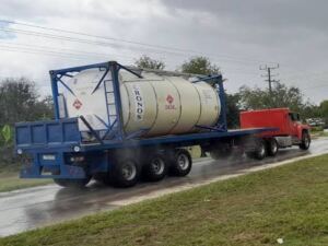 En la foto, isotanques de combustible, como los que Cuba importa