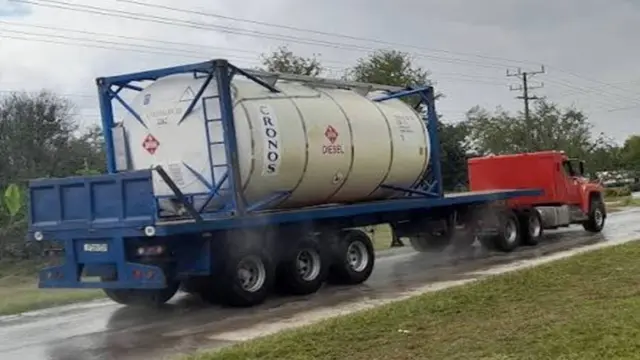 En la foto, isotanques de combustible, como los que Cuba importa