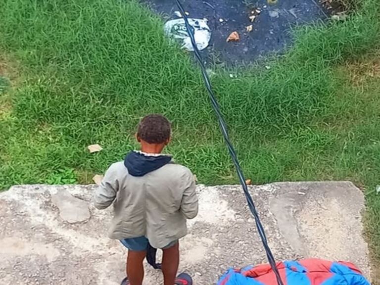 Aguas negras, cabeza erguida 1 En la foto, un mendigo en El Vedado