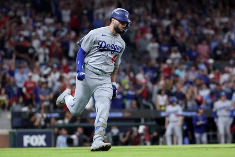 En la foto, Andy Pagés conectó el batazo decisivo del juego